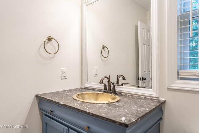 Building Photo - 145 Sandhurst Pl