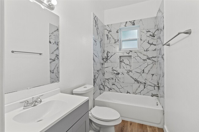 Building Photo - 436 E Peach St