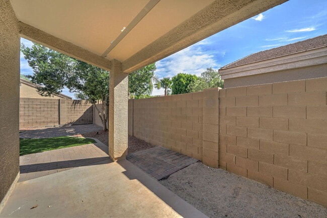 Building Photo - 12010 W Camino Vivaz