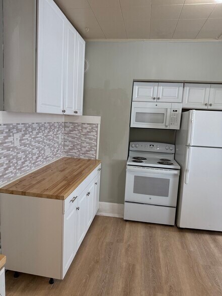 Building Photo - 813 Campbell Ave