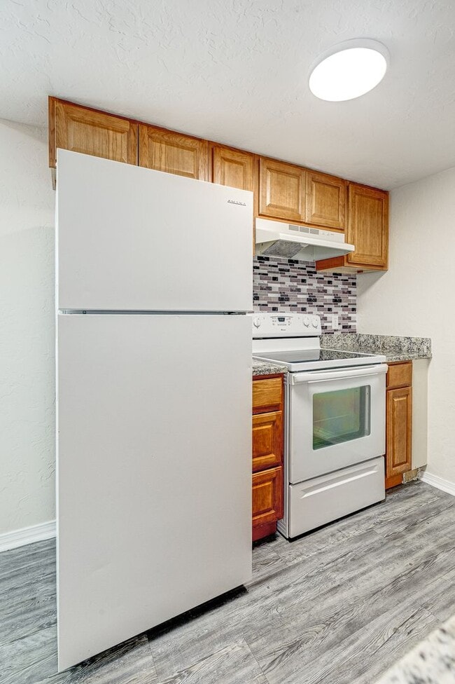 Building Photo - Renovated 2 Bed 2Bath Apartment