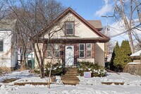 Building Photo - Beautiful single family home with near U of MN - 4 bed 2 bath