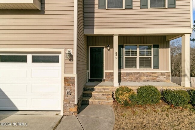 Building Photo - 204 Sandy Springs Rd