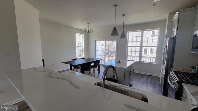 Building Photo - 41 Ways Ln