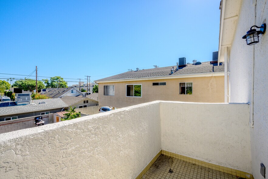 Building Photo - 5228 Auckland Ave