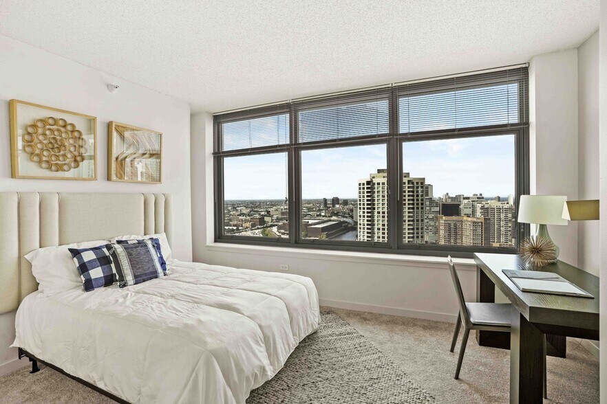 Building Photo - 555 W Kinzie St