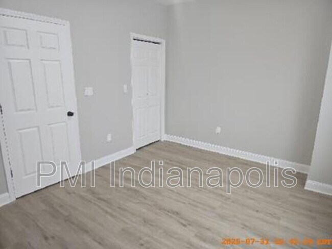 Building Photo - 640 N Parker Ave