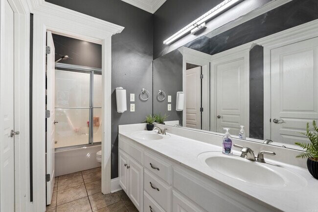 Building Photo - 37 Cypress Creek Dr