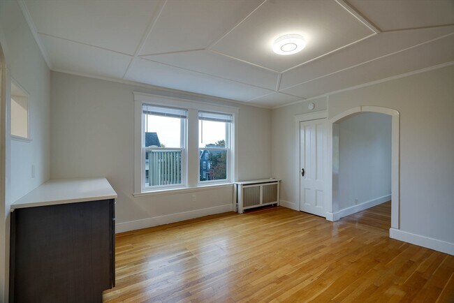 Building Photo - 11 Linden St