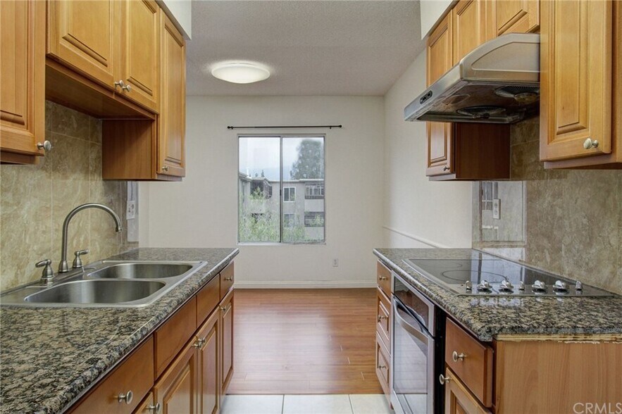 Building Photo - 339 S Catalina Ave