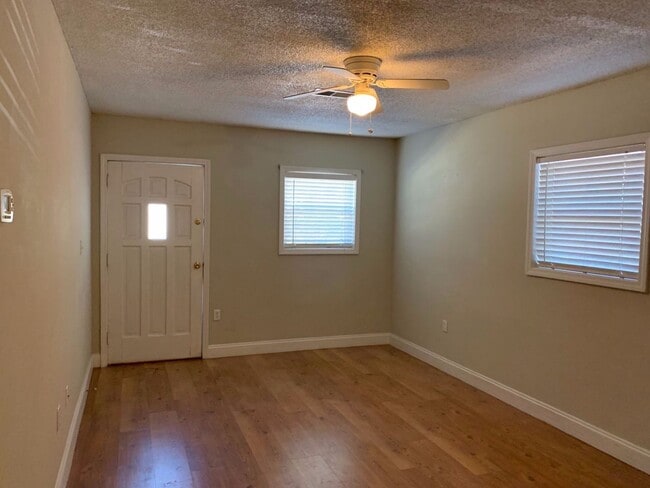 Building Photo - Duplex In The Heart Of Summerville!