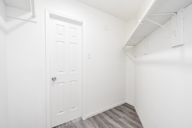 Building Photo - 12727 Rockford Dr