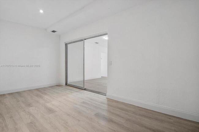 Building Photo - 261 NE 172nd St