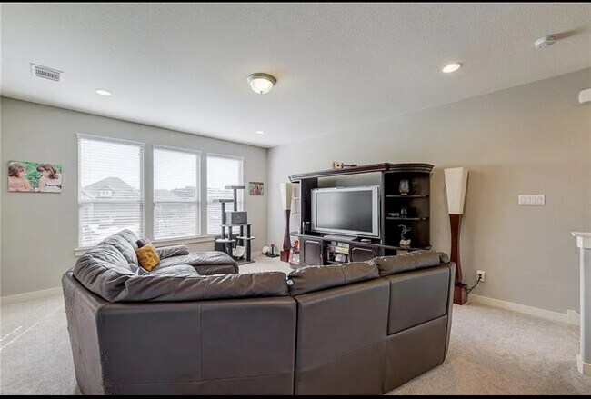 Building Photo - 104 Garner Park Cove