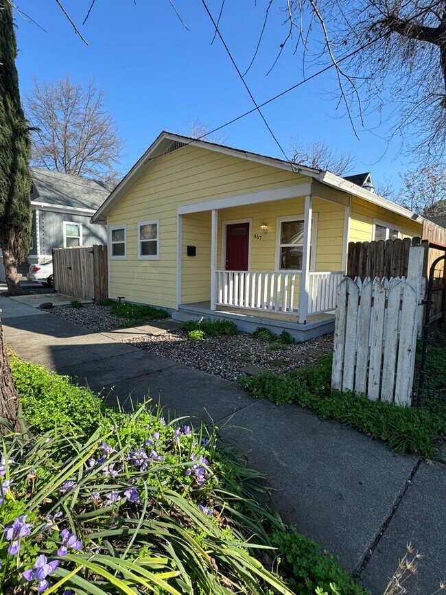 Building Photo - Available May 1st!  Bright Charmer in downtown Chico