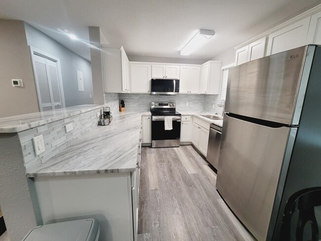 Building Photo - 1906 Karen Ln