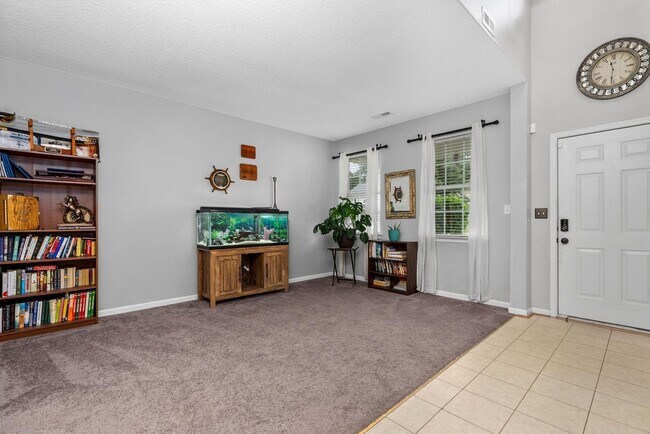 Building Photo - Luxurious 5-Bed, 2.5-Bath Home with Solar Panels in Newport News