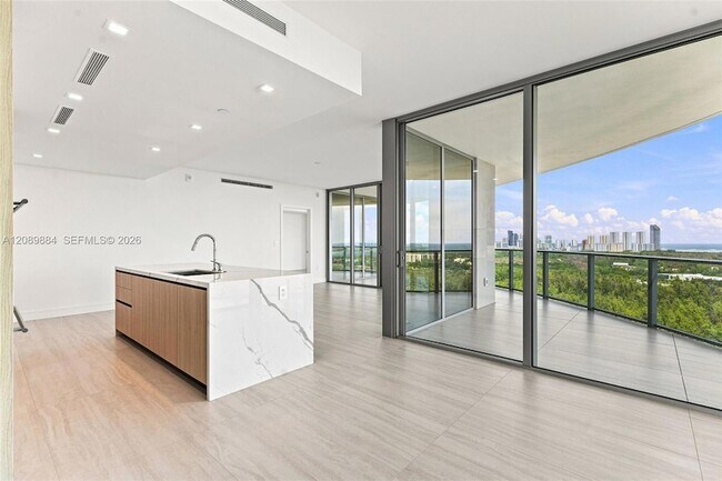 Building Photo - 2411 Laguna Cir