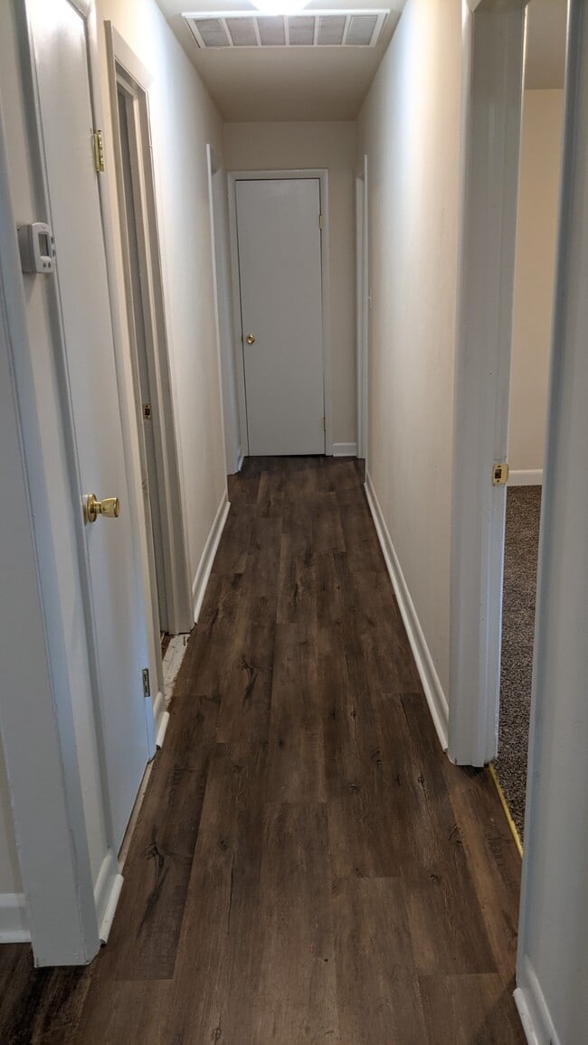 Building Photo - 1719 Providence Rd