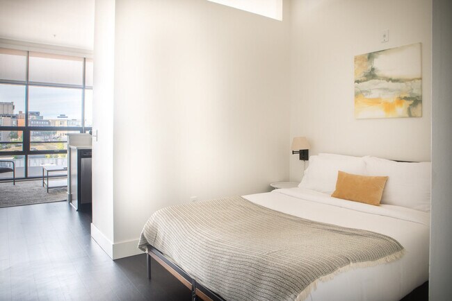 Building Photo - 550 W Juneau Ave