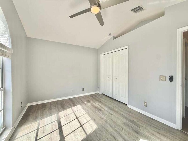 Building Photo - 838 Addison Dr NE