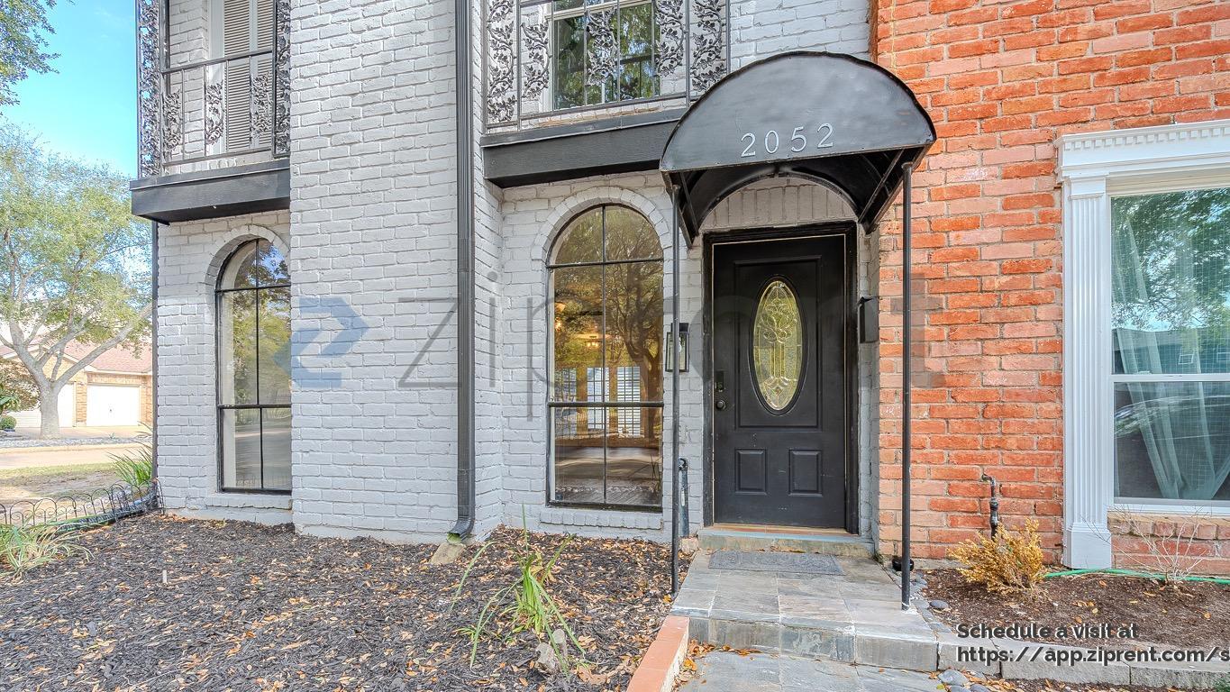 Building Photo - 2052 Lakeside Dr