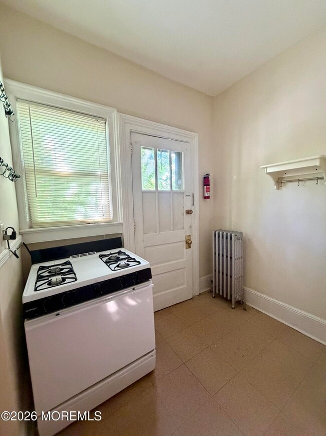 Building Photo - 207 Woodbridge Ave