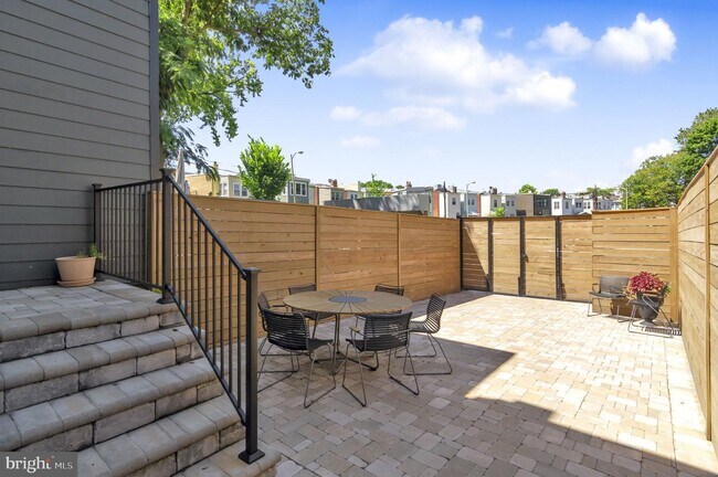 Building Photo - 117 15th St SE