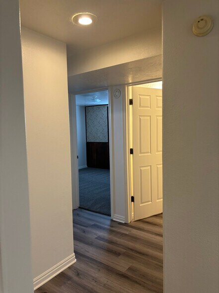 Building Photo - 3823 E Michelle St