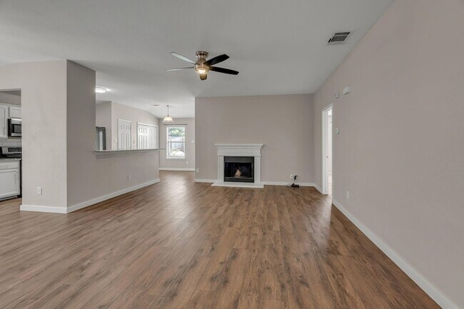 Building Photo - 3920 Cane River Rd