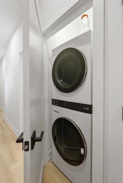 Building Photo - 5006 S Prairie Ave