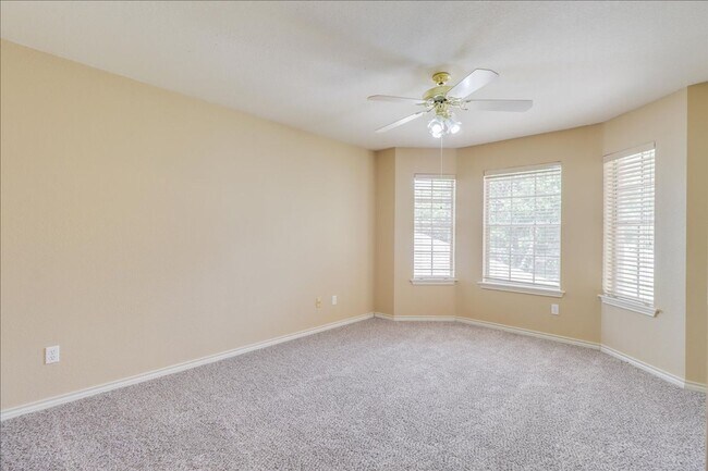 Building Photo - 7426 Lake Travis Dr