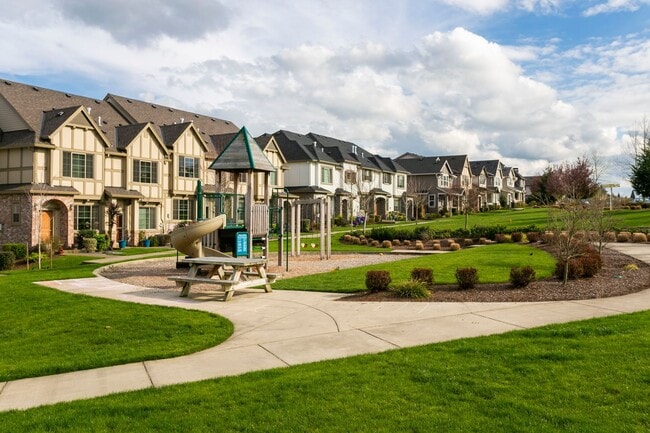 Building Photo - North Villebois - 3-bedroom, 3.5-bathroom townhouse