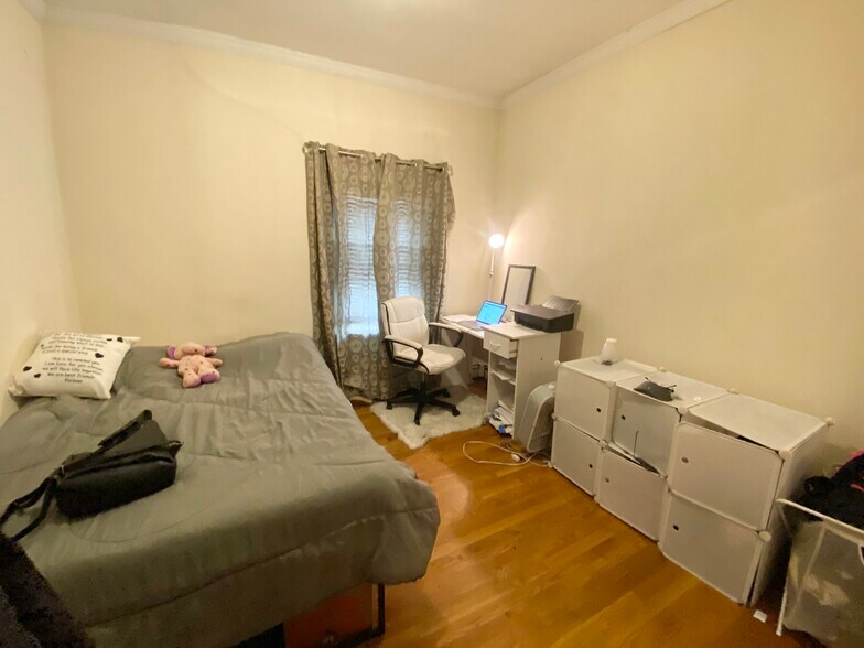 Building Photo - 188 Bolton St