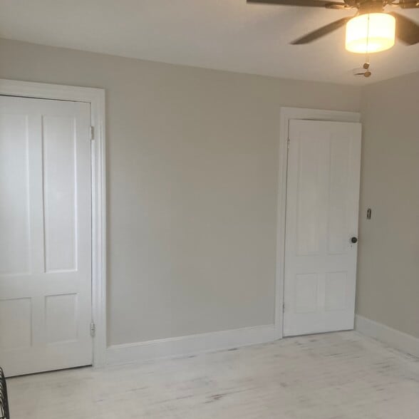 Building Photo - 70 Hedley Ave