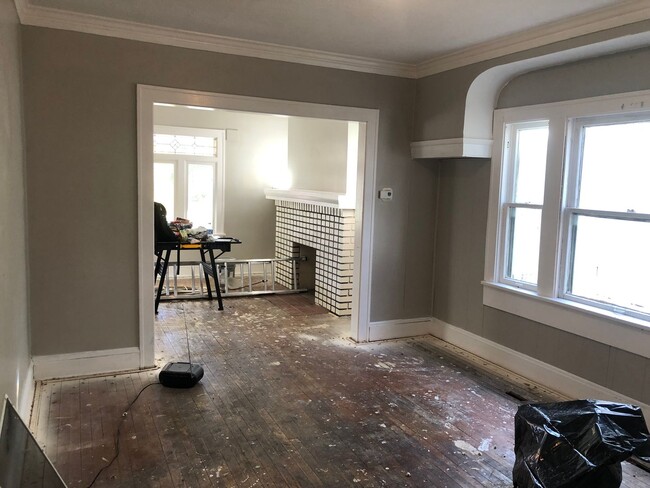 Building Photo - 3 BED 2 BATH SINGLE FAMILY IN SHAKER HEIGHTS!