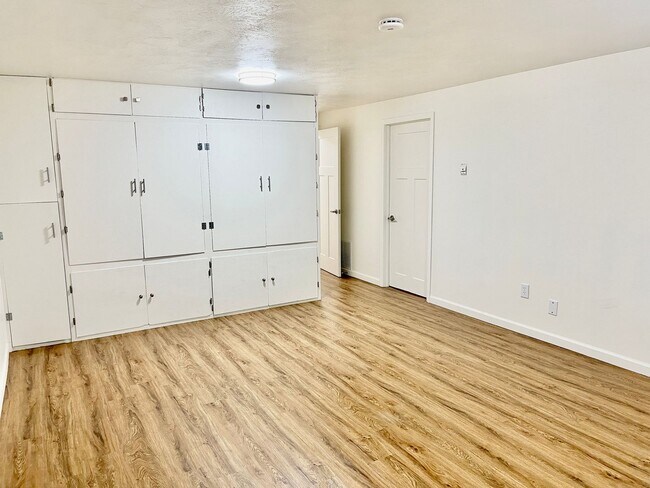 Building Photo - New on the Market!