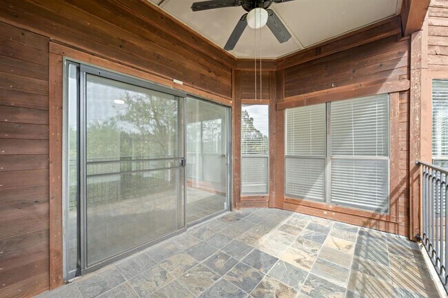 Building Photo - 4711 Spicewood Springs Rd