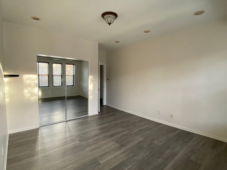 Main Bedroom - 2060 W Fargo Ave