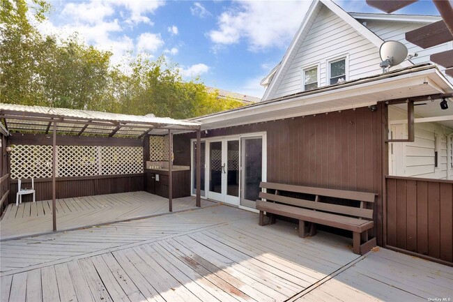 Building Photo - 20 Point Crescent