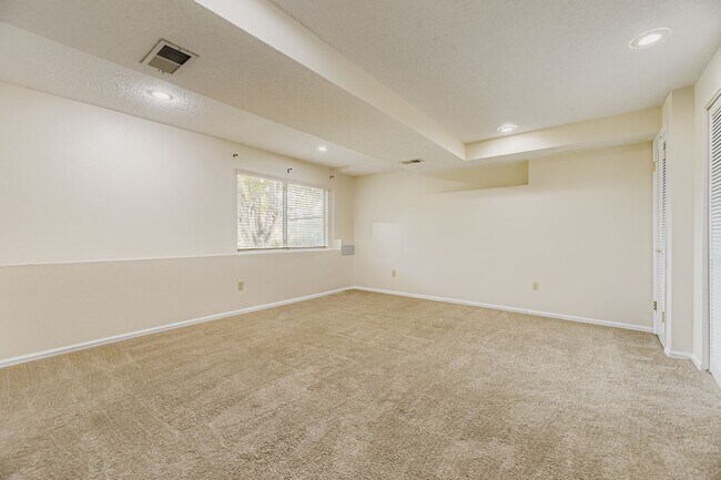 Building Photo - 6532 Freeport Dr