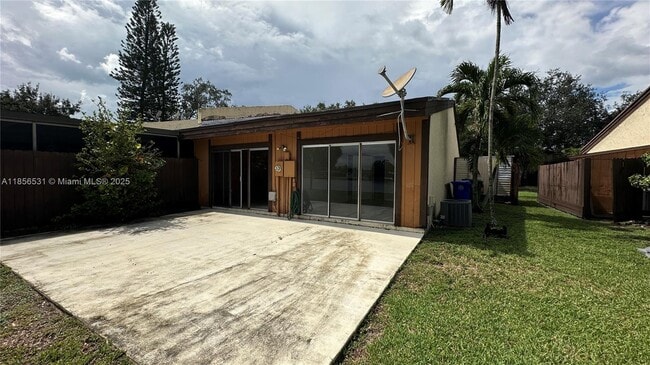 Building Photo - 10680 Cherry Ave