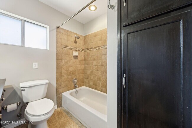 Building Photo - 2769 Green St