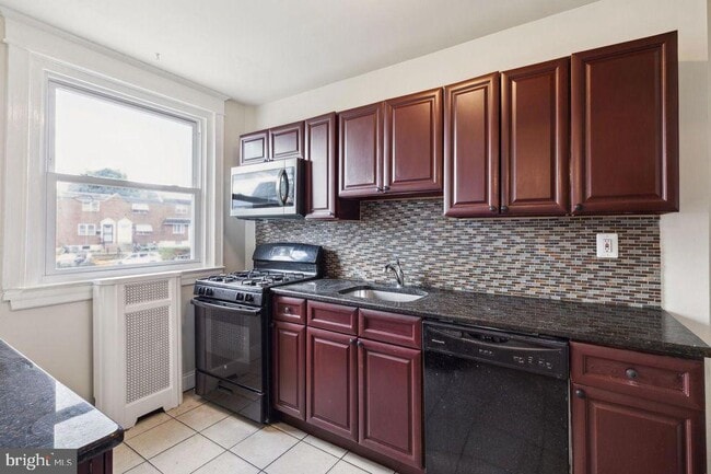 Building Photo - 1214 Van Kirk St