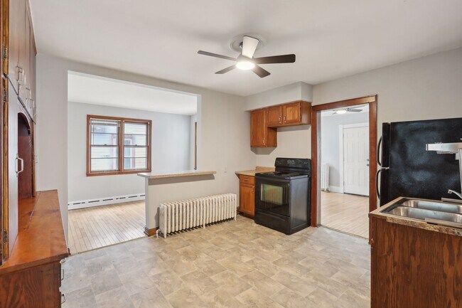 Building Photo - 1505 4th St NE