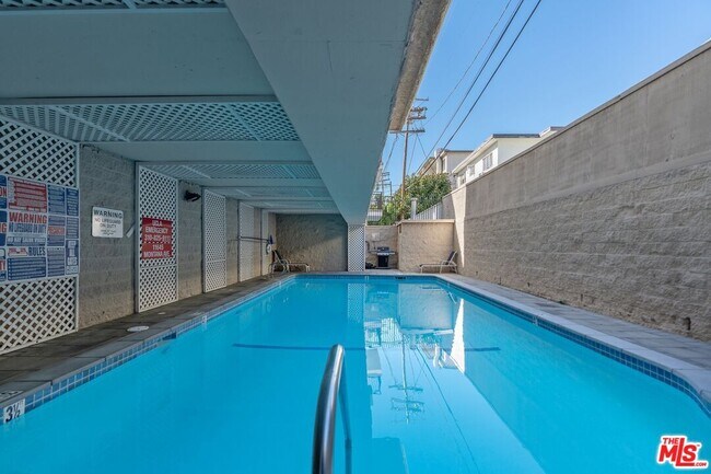 Building Photo - 11645 Montana Ave