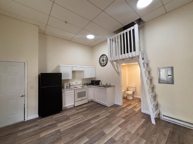 Building Photo - Walk everywhere - Charming Studio Loft in the Heart of Bath, Maine!