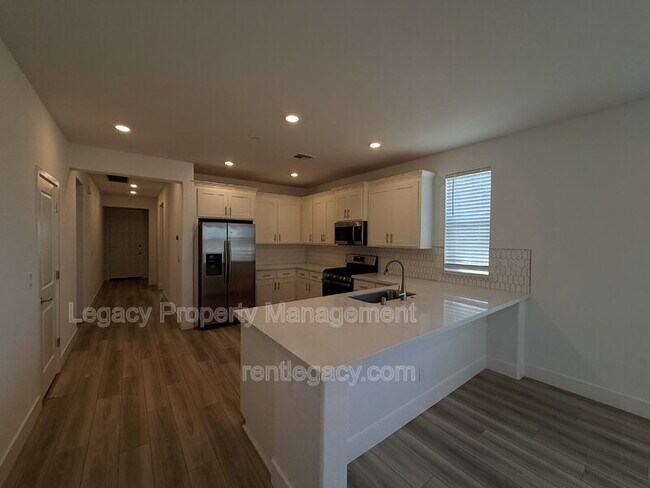 Building Photo - 8332 Taylormade Wy