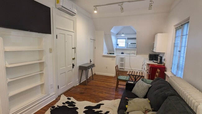 Building Photo - 125 H St