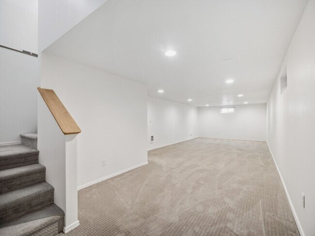 Building Photo - Spacious Unfurnished Home in Northwest Spokane